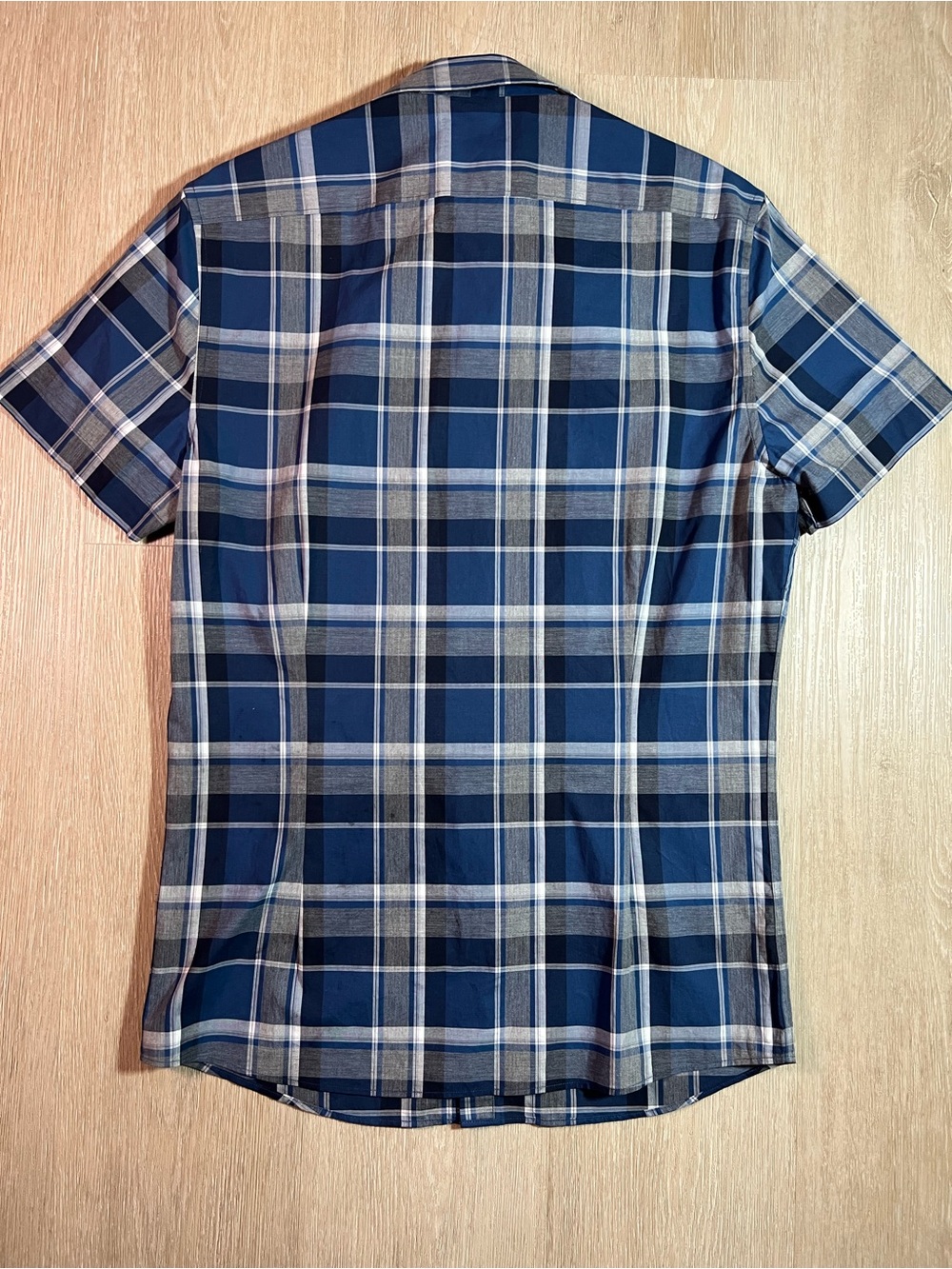 RW&CO. Men’s Blue Plaid Short-Sleeve Button-Up Slim Fit Shirt -INK STAIN ON BACK - Picture 7 of 9